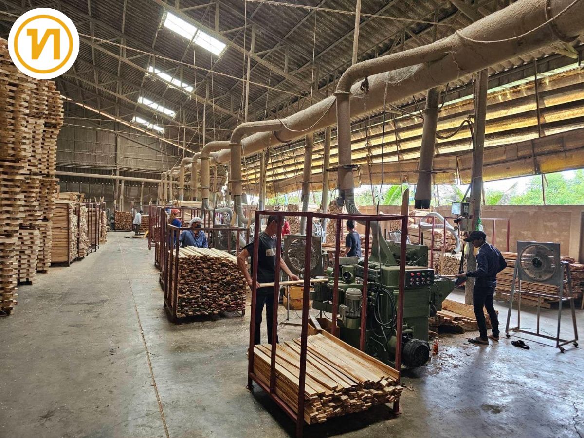 ผลิตไม้ยางพาราอัดน้ำยาอบแห้ง